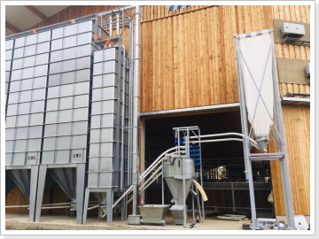 Montage Rechtecklager-Silos mit Trichterunterbau mit Förderspiralen