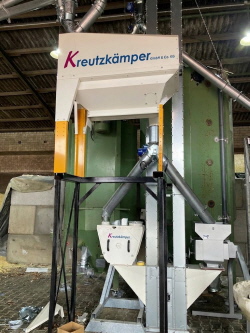 Montage einer Mahl- und Mischanlage - gebläselose Hammermühle Montage einer Mahl- und Mischanlage - gebläselose Hammermühle