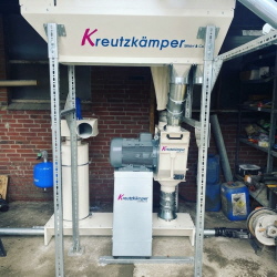 Montage einer Mahl- und Mischanlage - gebl&auml;selose Hammerm&uuml;hle