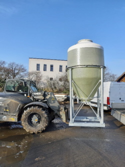 Mobiles Polyesterau&szlig;ensilo